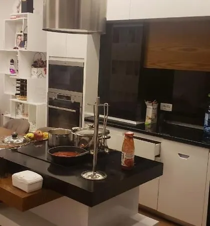 Nicol Apartment *